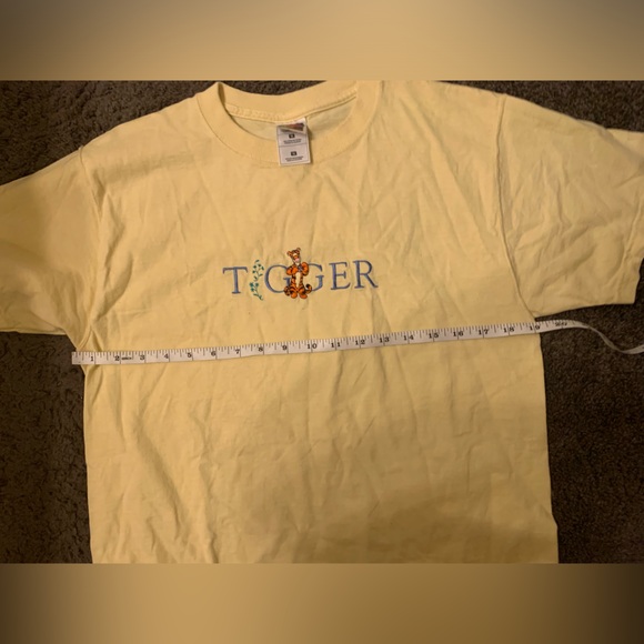 Embroidered Yellow Tigger Tee Size M 100% Cotton Vintage - Picture 6 of 8